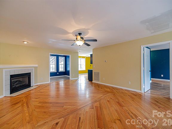 4th image of 2999 Eastview Rd