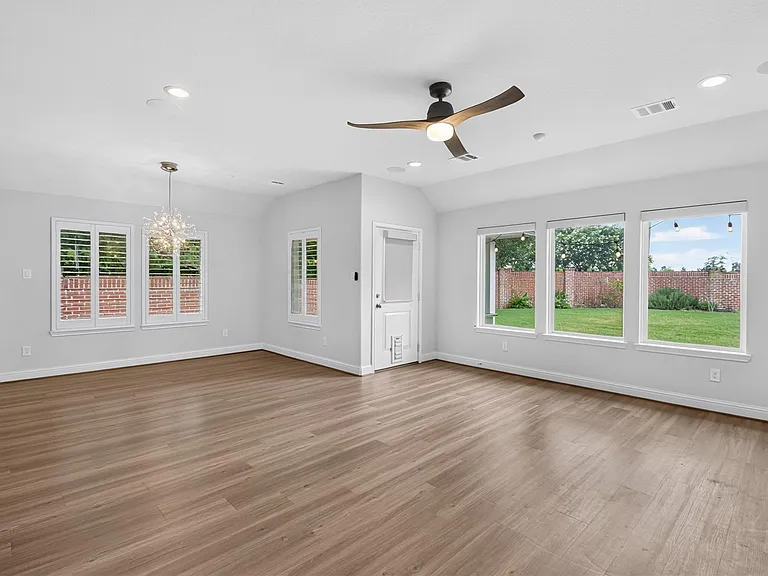 2524 Hagerman Ct — Photo 14