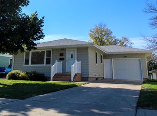 305 19th St NW, Minot, ND 58703