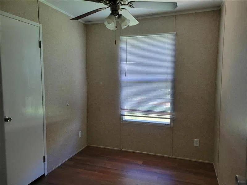 15301 W US Highway 54 — Photo 4