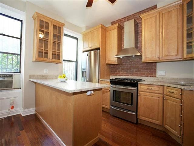 BEAUTIFULLY UPDATED KITCHEN