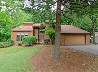 17 Sheffield Dr, Clifton Park, NY 12065