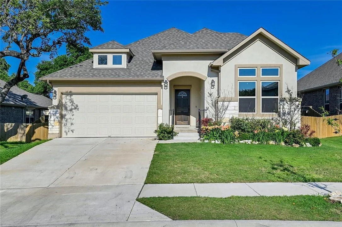 3 bed, 2.5 bath, 2150 sqft, $2,600 — Photo 1