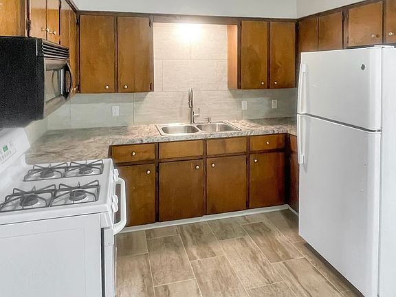 2nd image of 3523-3525 Wedgewood Dr SW #3523