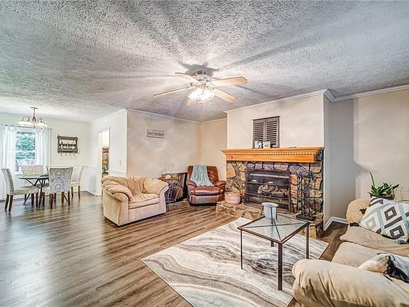 4th image of 611 Colony Ct