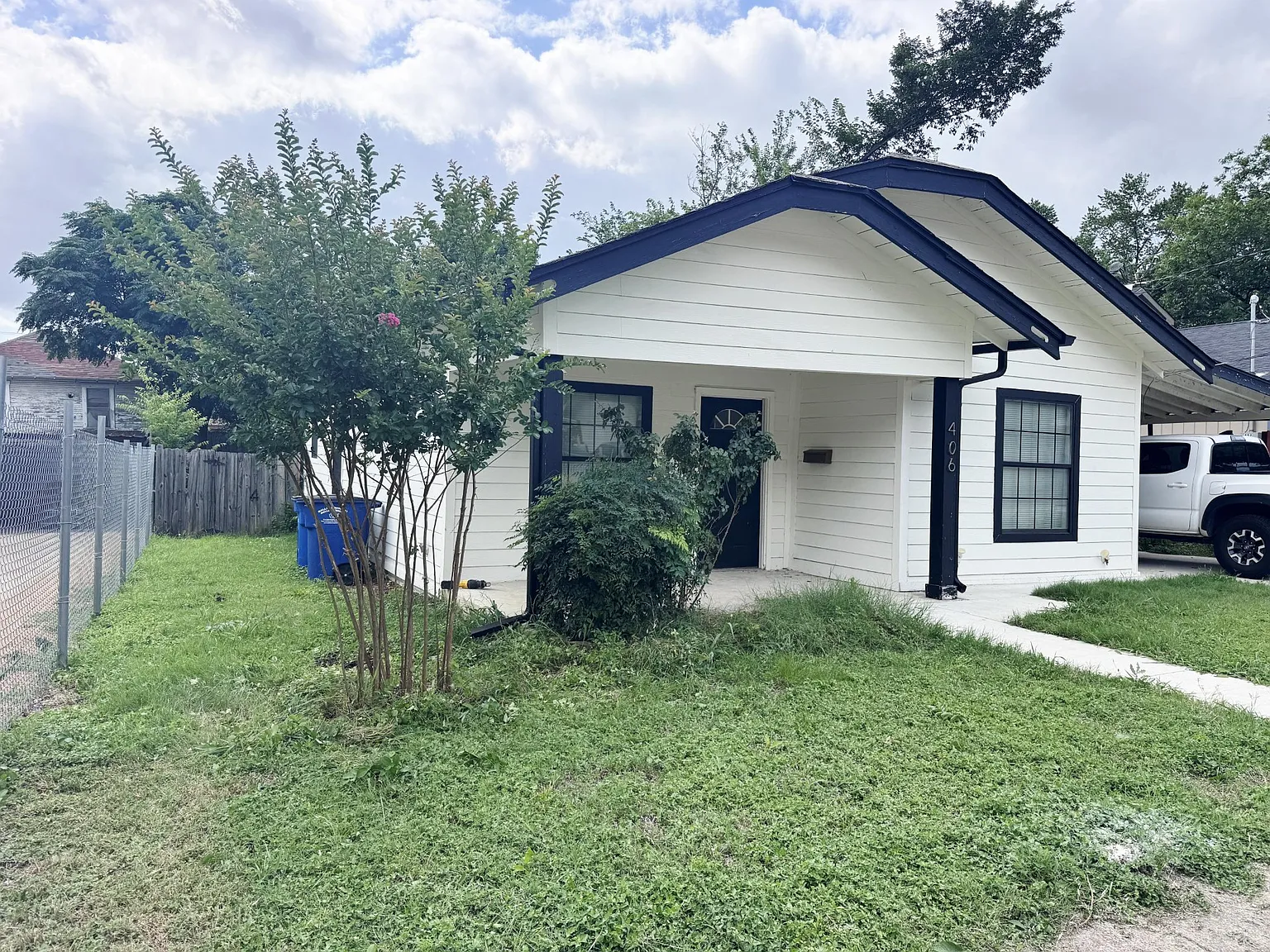 2 bed, 2.0 bath, 1014 sqft, $1,995 — Photo 2