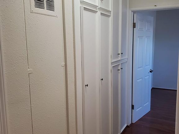 5th image of 6064 Whitsett Ave APT 301