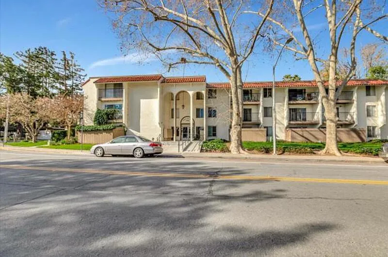 1 bed, 1.0 bath, 678 sqft, $2,100 — Photo 2