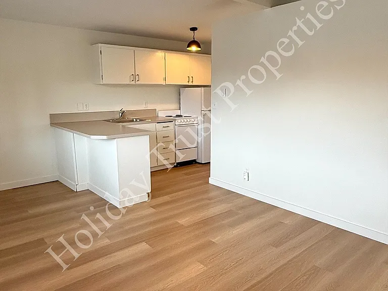 422 East Bay — Photo 4