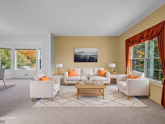 5th image of 21 Reinhart Way