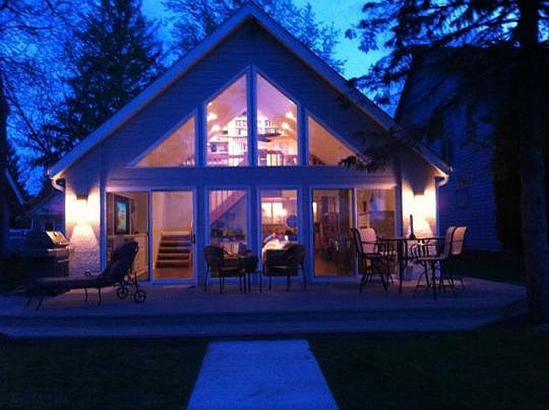 Exterior w/ wall of windows!