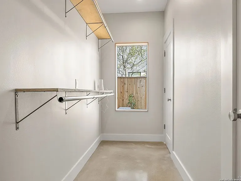 1107 S Cherry St — Photo 6