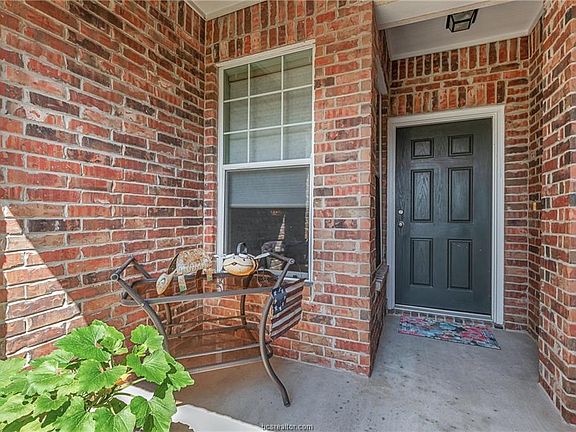 3rd image of 1720 Heath Dr