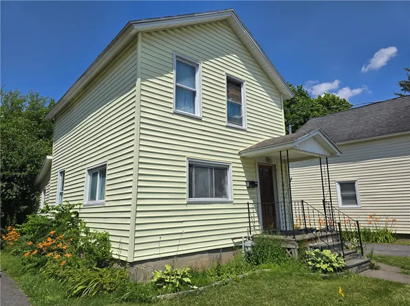 37 Pulaski St, Auburn, NY 13021