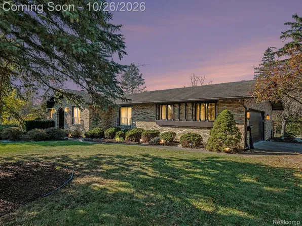 4016 S Elms Rd, Swartz Creek, MI 48473