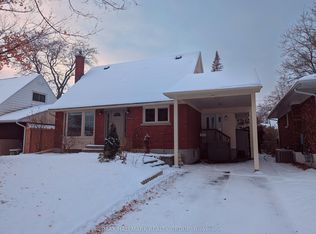 2042 Tilson St, Ottawa, ON K1G 2M7