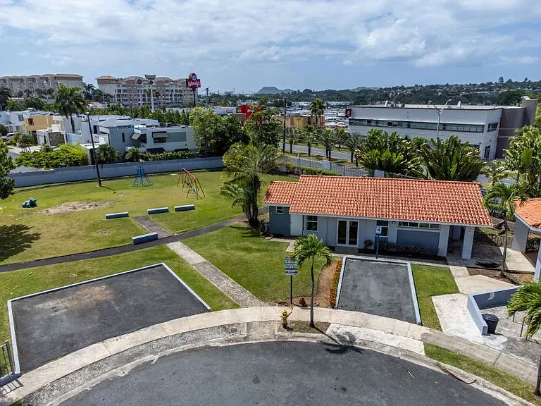 M4 Calle Princesa Margarita Quintas Reales — Photo 41