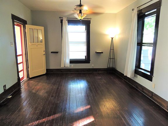 Living Room Empty - Looking to Front Yard