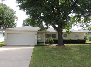 2850 S Stewart Ave, Springfield, MO 65804