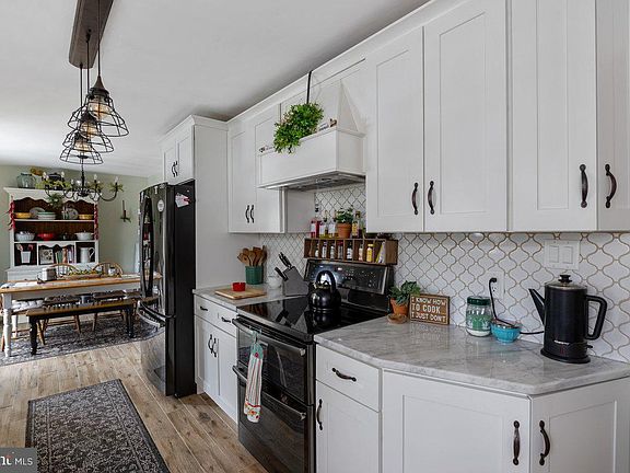 5th image of 868 Willow Way