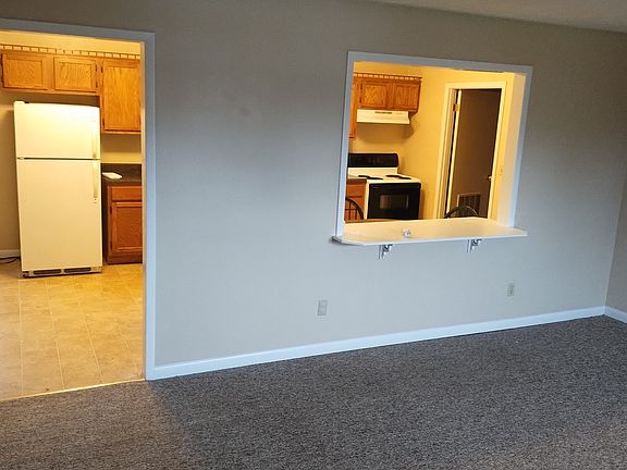 3rd image of 60 Oxford Dr