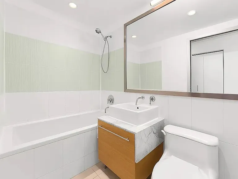 100 W 39th St #38D — Photo 9