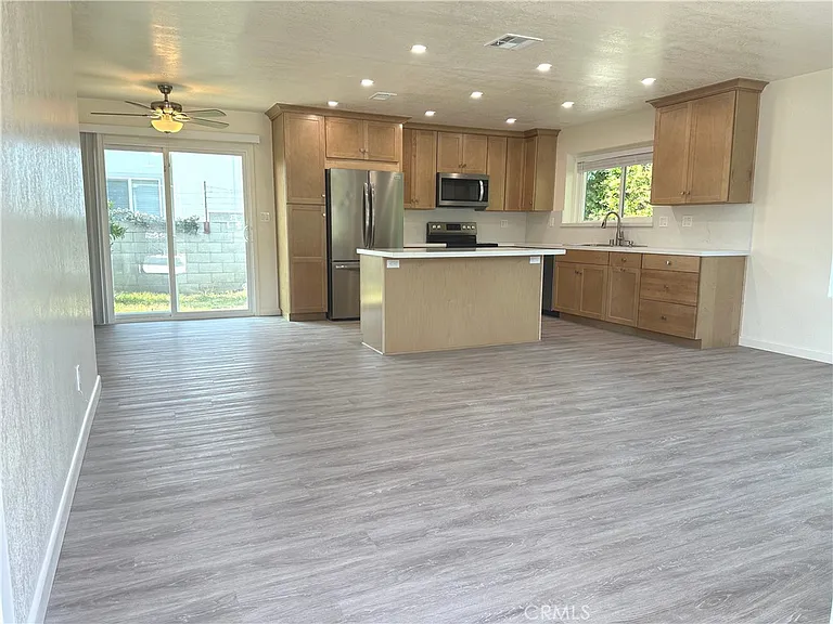 24450 University Ave — Photo 3