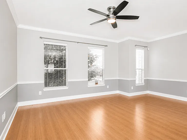 1720 Elgin St — Photo 11