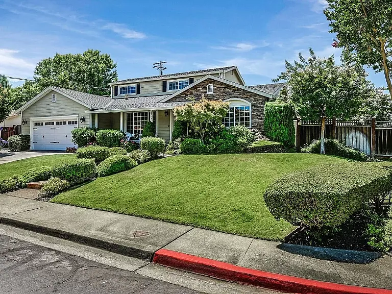 4318 Satinwood Dr — Photo 3