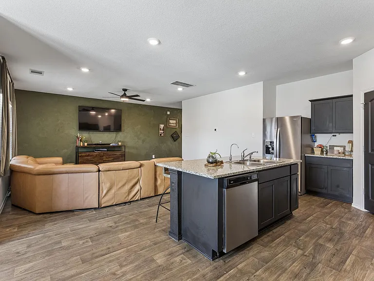 343 Sickle Loop — Photo 16