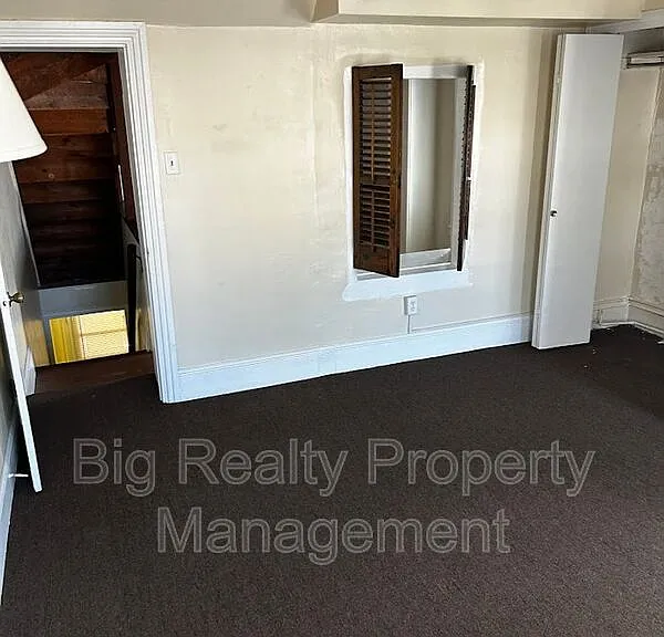 106 N Main St #B — Photo 5