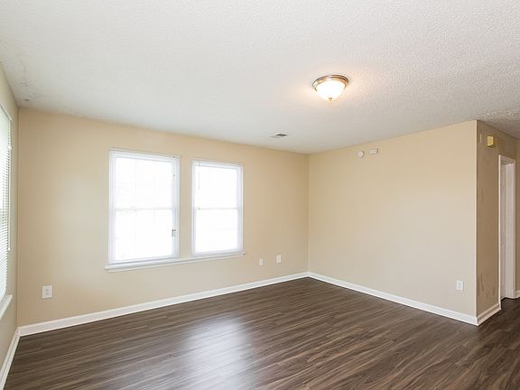 3rd image of 3180 Warrenton Ct