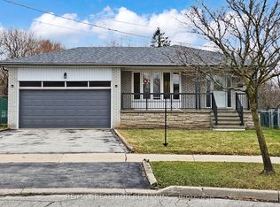 33 Islay Ct, Toronto, ON M9M 1V4