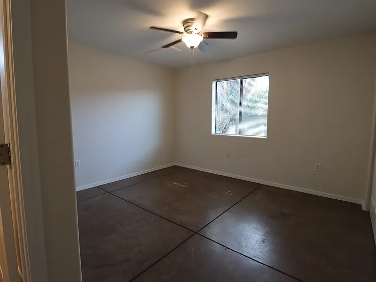 1020 E Silver St — Photo 41