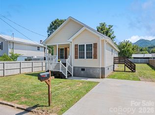 721 Camelot Dr, Waynesville, NC 28786