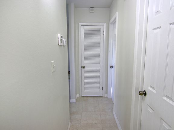 4th image of 711 Papaya Dr