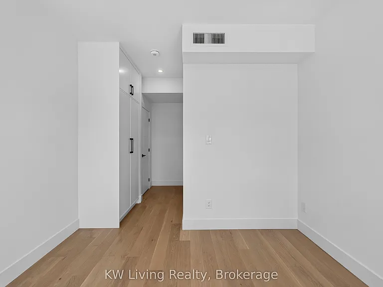484 Westmount Ave — Photo 28