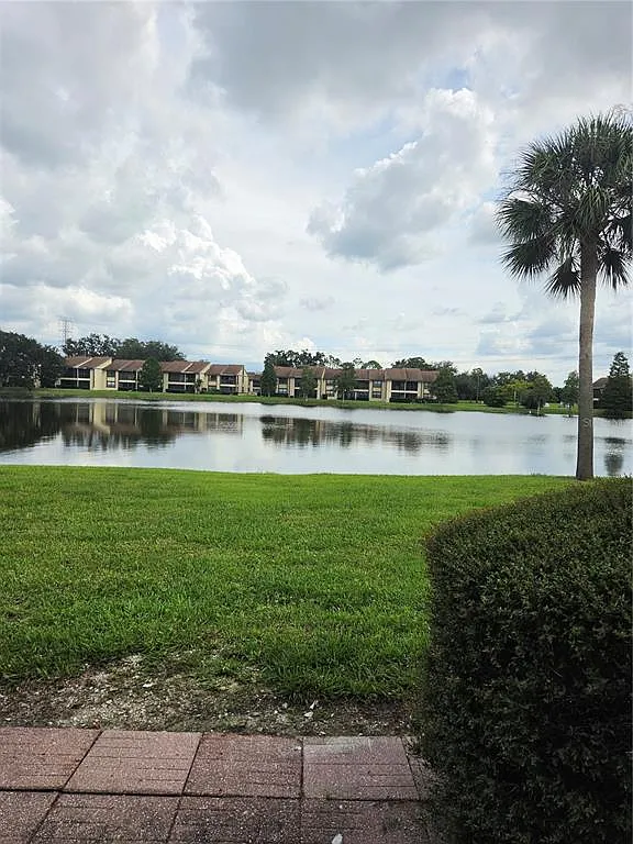 2 bed, 2.0 bath, 1054 sqft, $2,000 — Photo 3