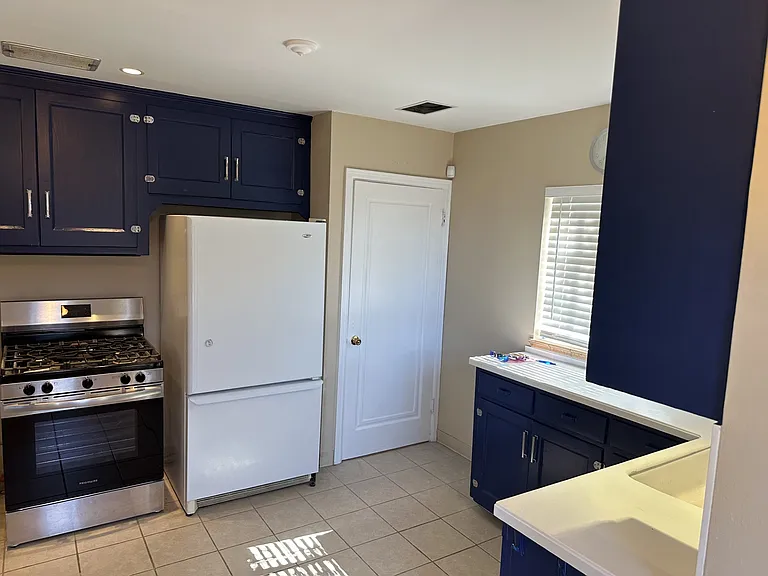 434 S High St #HOUSE — Photo 17
