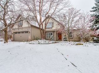 1596 Falconcrest Dr NE, Grand Rapids, MI 49525