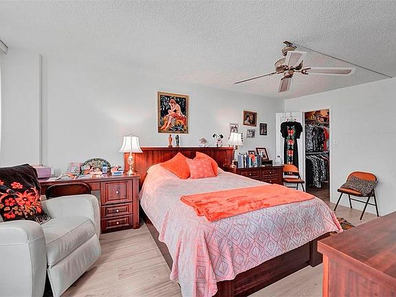 3rd image of 18031 Biscayne Boulevard #1004