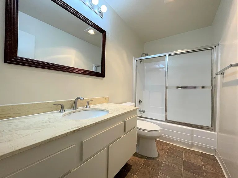 2522 Clairemont Dr #303 — Photo 7