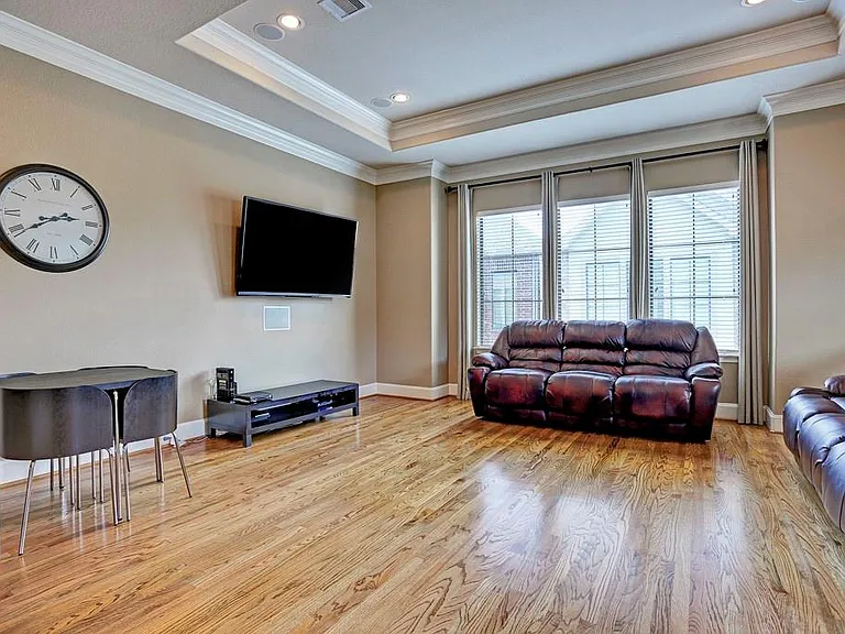337 Cage St — Photo 3
