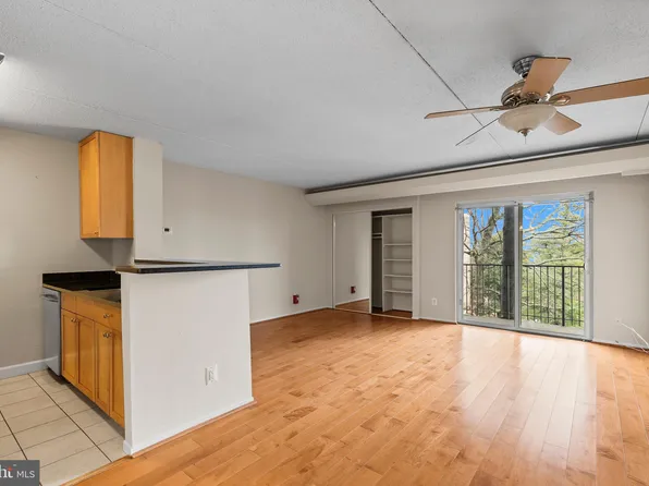 60 S Van Dorn St APT 404, Alexandria, VA 22304