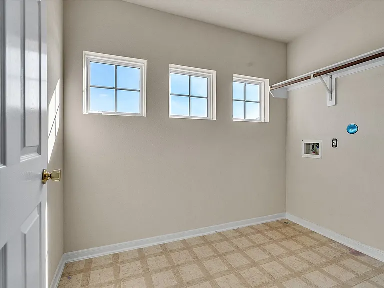 9915 Valance Way — Photo 27