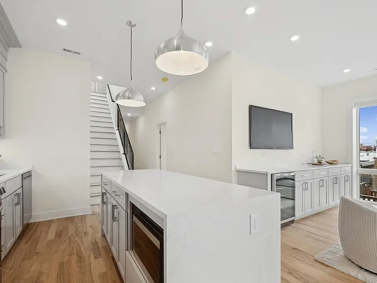 3615 N Wilton Ave #PENTHOUSE — Photo 16