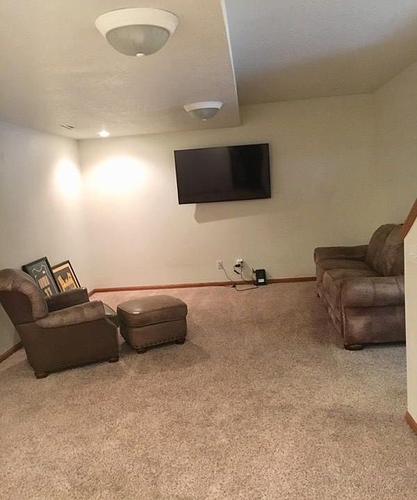 2nd image of 3410 Emerald Dr