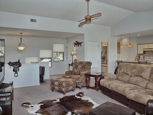 5th image of 400 N Cowal Dr