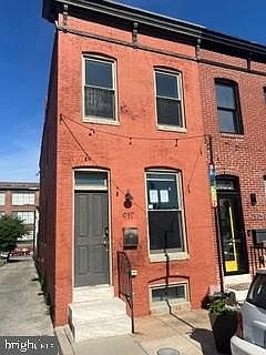 1st image of 917 N Port St