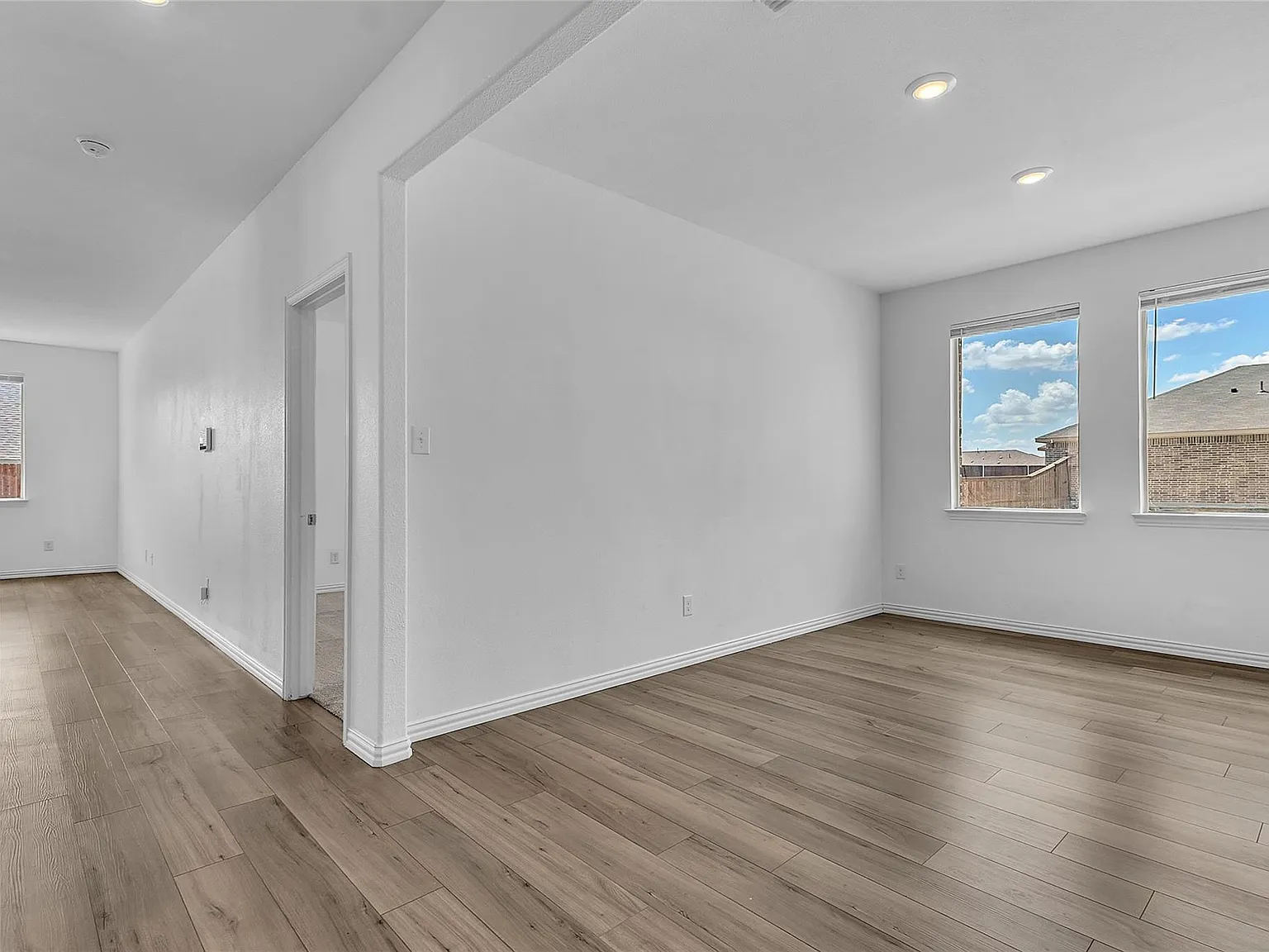 4 bed, 2.0 bath, 2032 sqft, $2,200 — Photo 4